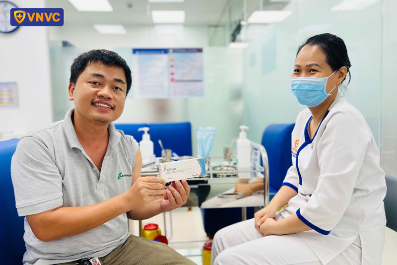 đến tiêm vắc xin sốt xuất huyết tại vnvc