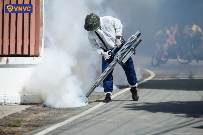 phun hóa chất diệt muỗi