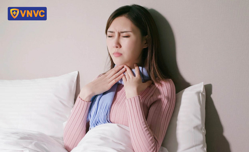 sốt xuất huyết có bị đau họng không