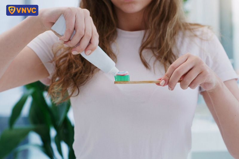 sốt xuất huyết có nên đánh răng không