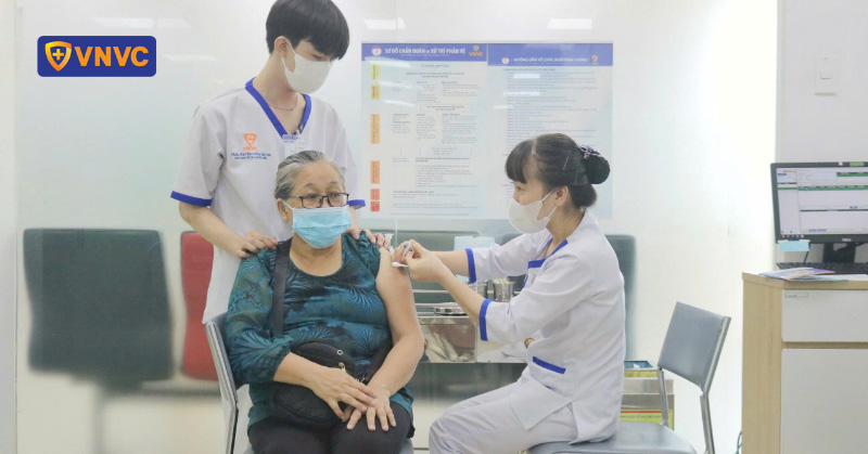 tiêm vắc xin phế cầu cho người cao tuổi