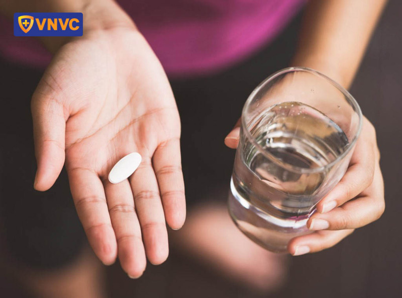 uống thuốc điều trị sốt xuất huyết