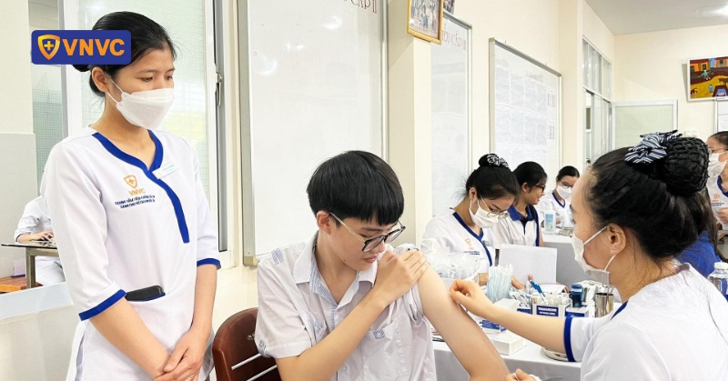 Vắc xin cần thiết cho thanh thiếu niên