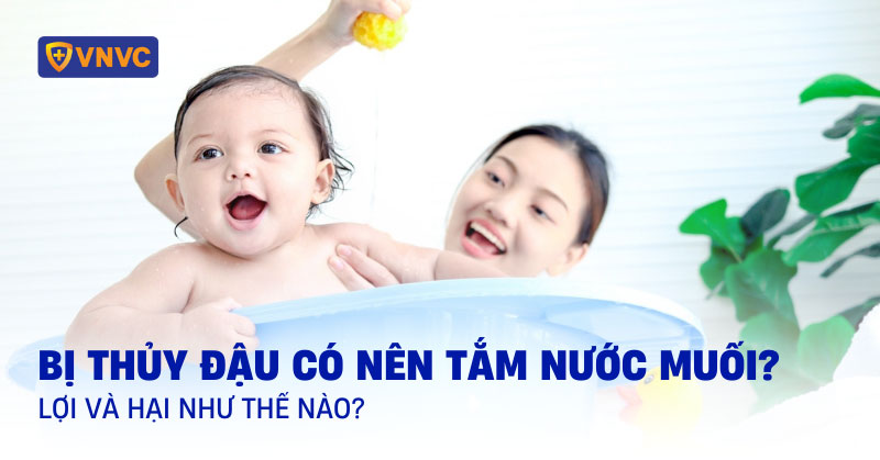 Bị thuỷ đậu có nên tắm nước muối không