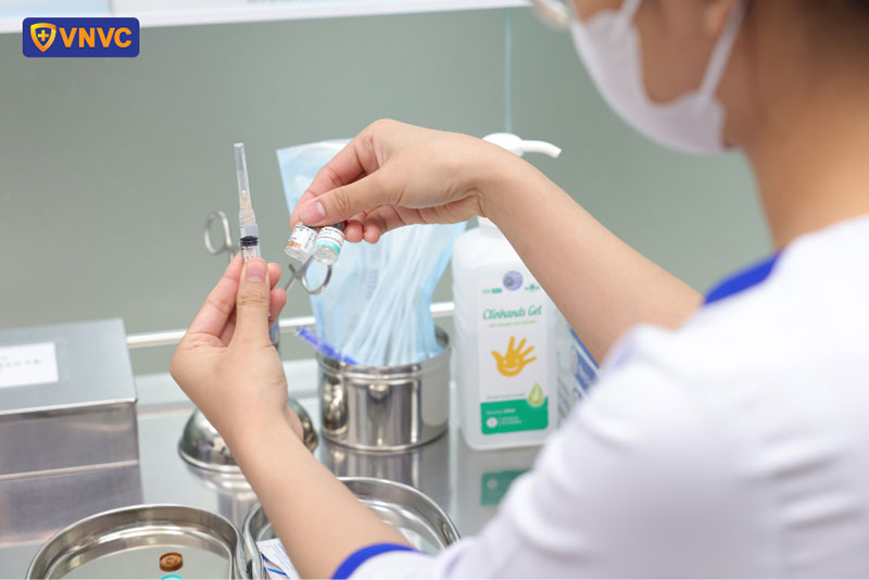 chuẩn bị tiêm vắc xin