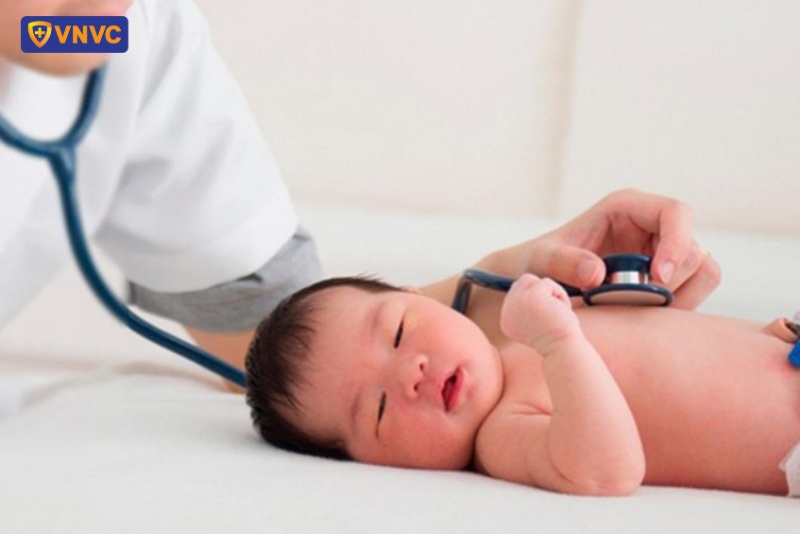 Đưa trẻ đến gặp bác sĩ để kiểm tra