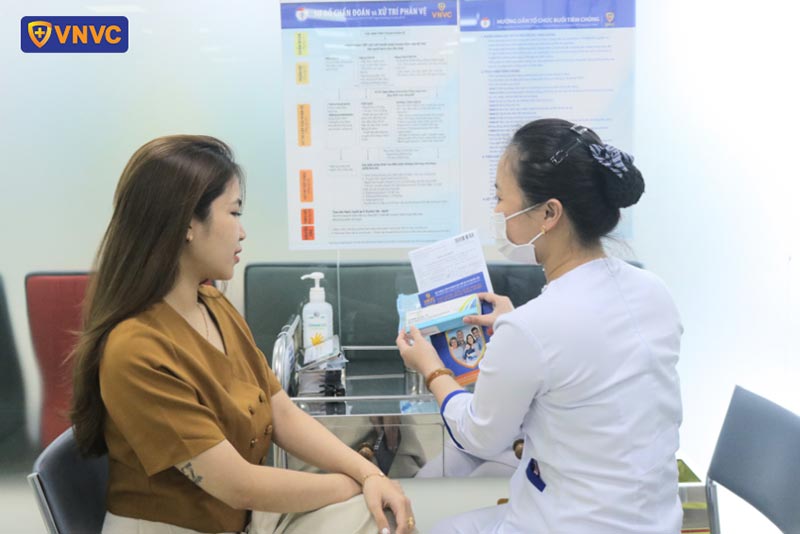 giới thiệu cho khách hàng vắc xin ung thư cổ tử cung