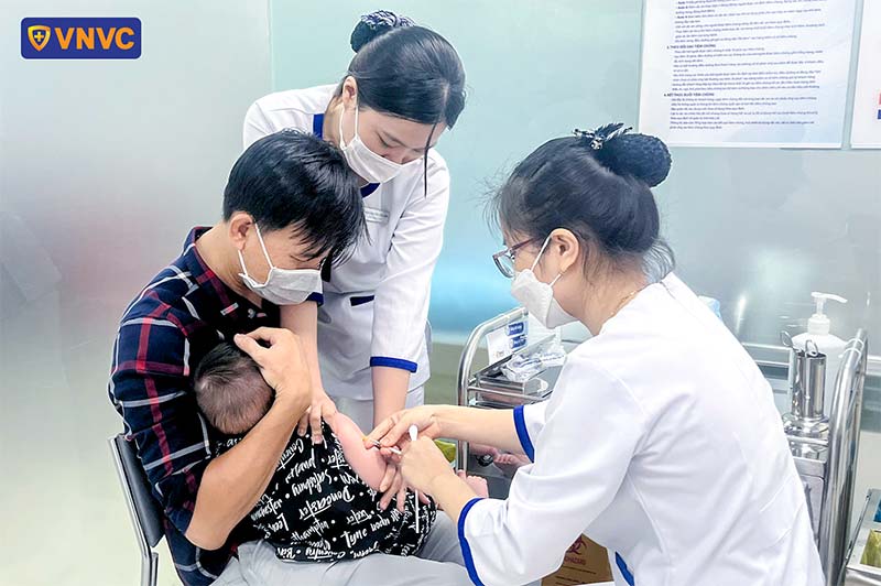 nên tiêm sởi đơn hay 3 trong 1 cho bé