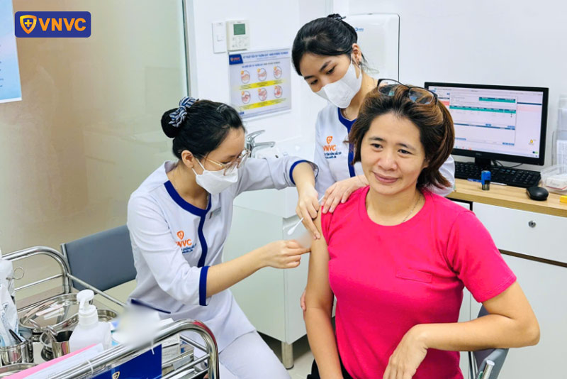 tiêm ngừa vắc xin sốt xuất huyết