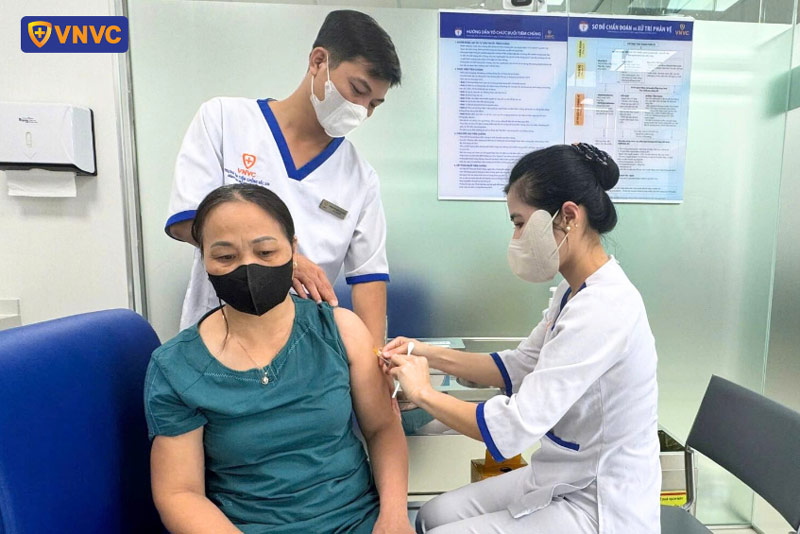 tiêm phòng vắc xin zona cho người lớn