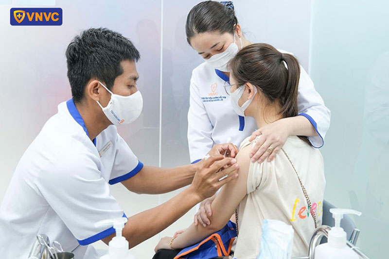 tiêm vắc xin ngừa ung thư cổ tử cung