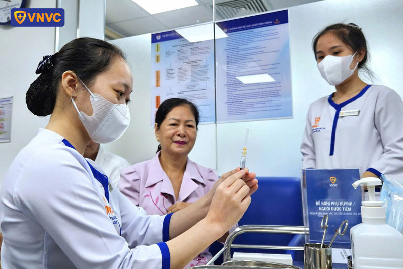 tiêm vắc xin phế cầu 23 cho người cao tuổi