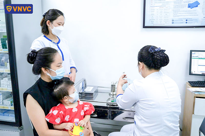 tiêm vắc xin sởi cho trẻ em