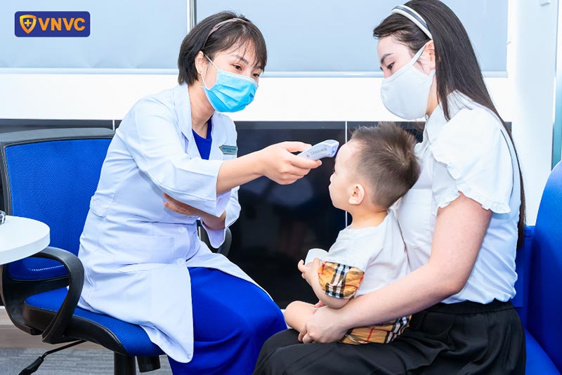 bác sĩ và điều dưỡng có chuyên môn cao