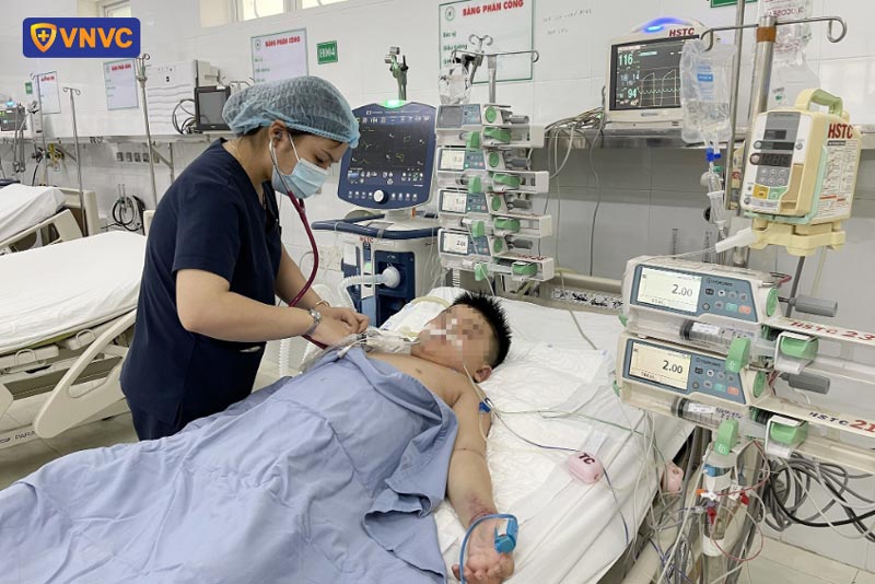 bệnh nhân sốt xuất huyết nhập viện