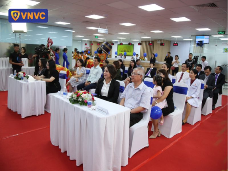 hình khai trương trung tâm tiêm chủng vnvc thành phố vinh