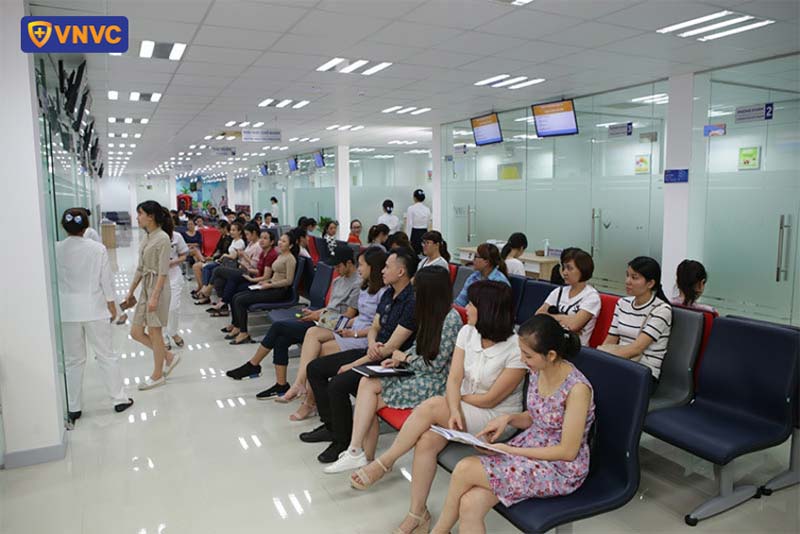 khách hàng đến vnvc bình phước tiêm chủng