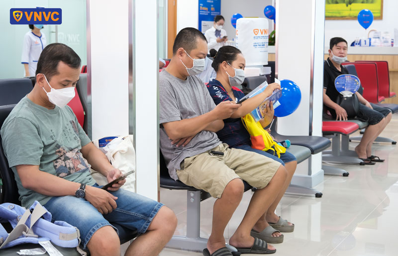 khách hàng tiêm chủng tại vnvc celadon