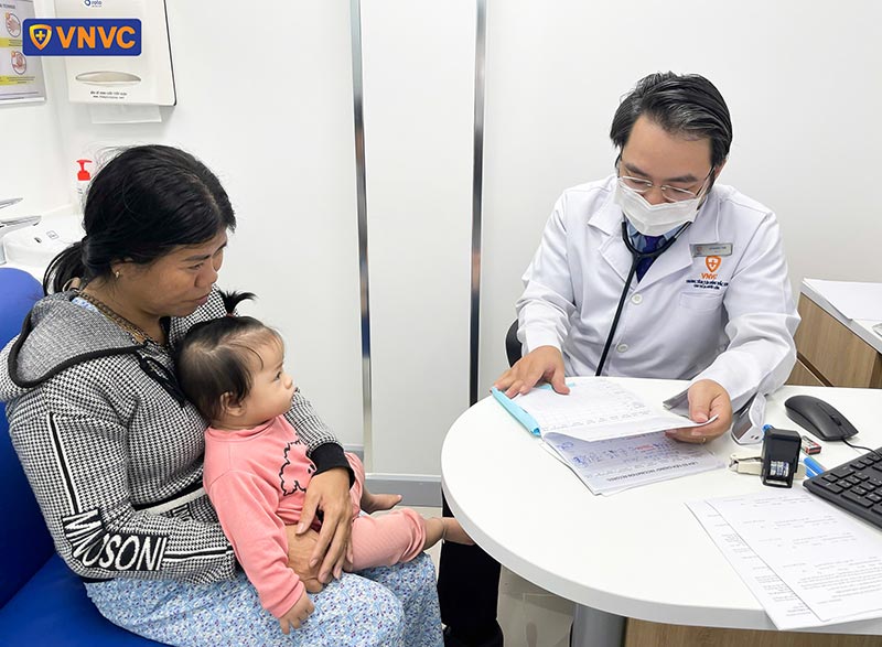 khám sàng lọc cho bé