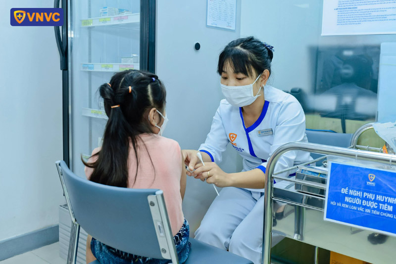 không tiêm mũi phế cầu nhắc lại có sao không