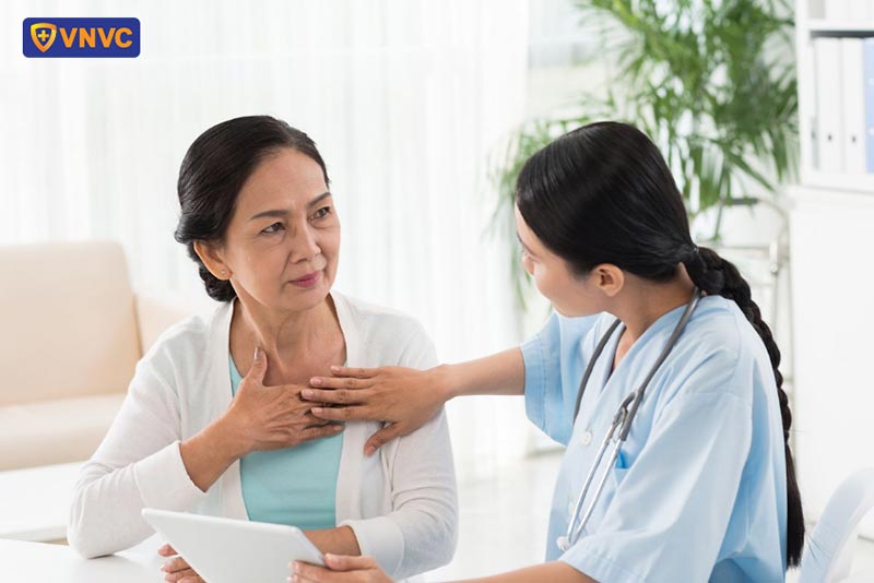người lớn tuổi mắc viêm màng não mủ