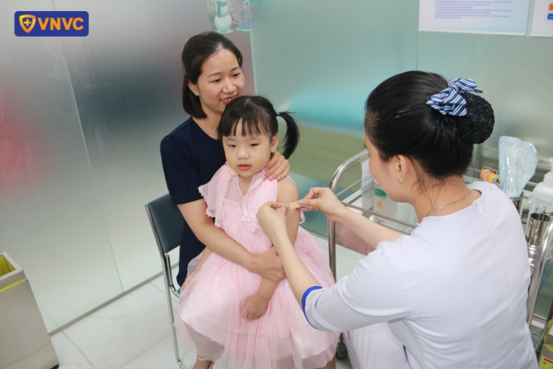 Tiêm vắc xin cách phòng tránh nhiễm RSV hiệu quả