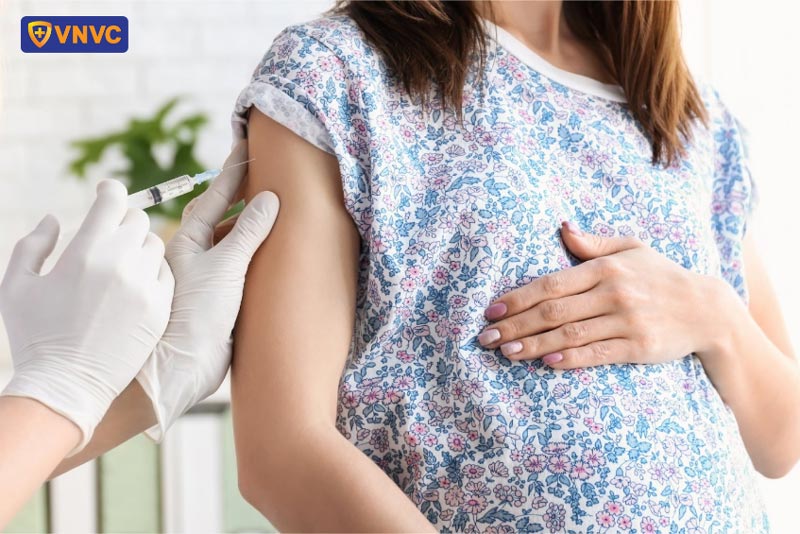 tiêm vắc xin cho bà bầu