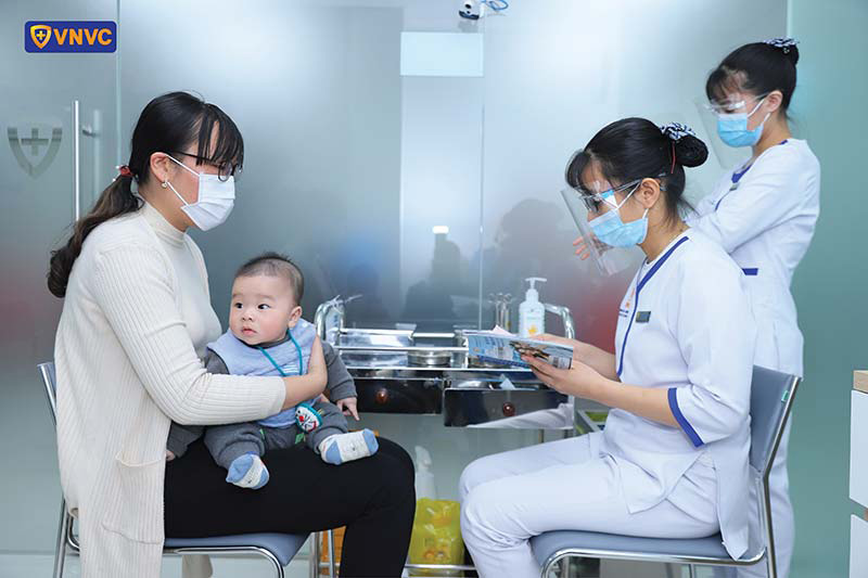 tiêm vắc xin phế cầu cho trẻ nhỏ