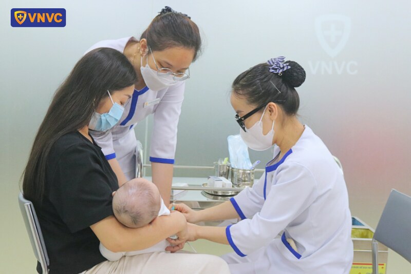 tiêm vắc xin phối hợp phòng 6 bệnh trong 1 mũi