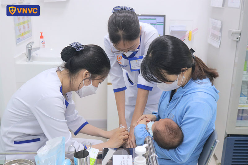 tiêm vắc xin phòng hội chứng màng não