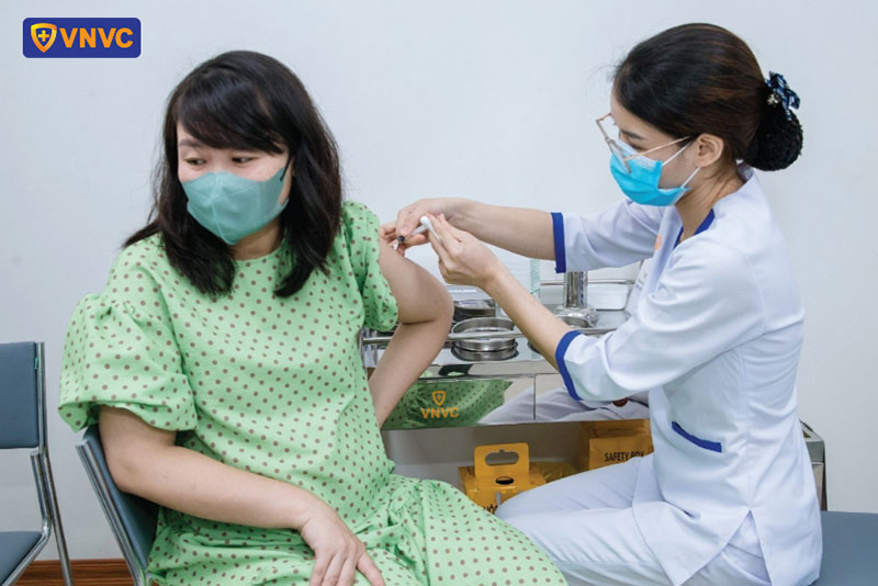 tiêm vắc xin bạch hầu cho bà bầu