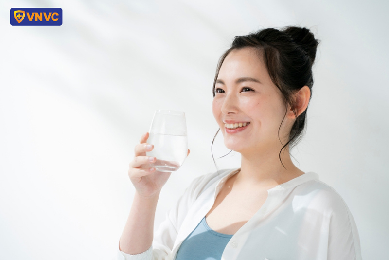 bổ sung đủ nước cho người bị zona