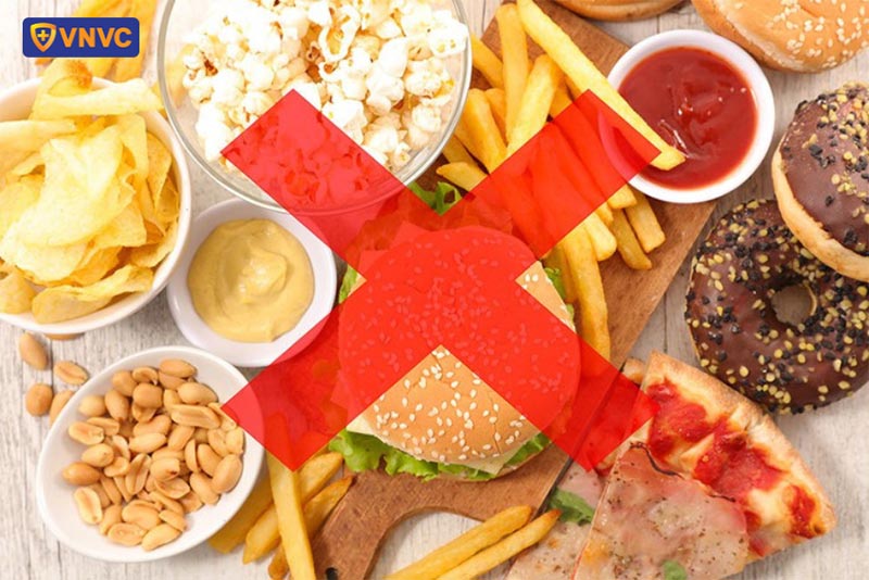 cần kiêng một số thức ăn khi bị mụn cóc