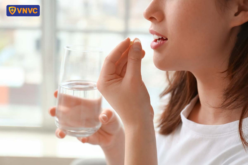 điều trị cúm a bằng cách uống thuốc kháng virus