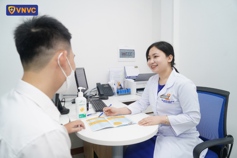 khám sàng lọc trước tiêm vắc xin