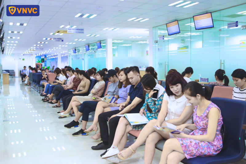 khu vực chờ tiêm vắc xin