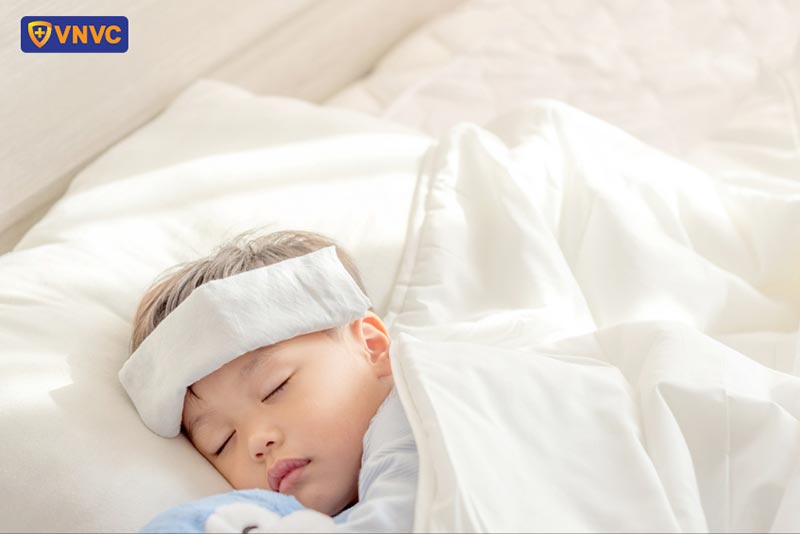 người tiêm phòng sốt nhẹ