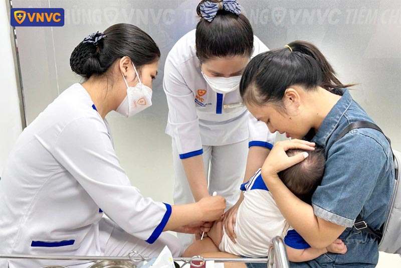 phản ứng sau tiêm vắc xin