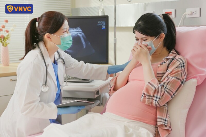 phụ nữ có thai cần đến bệnh viện thăm khám