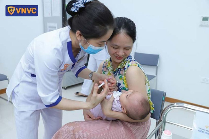 tiêm chủng đầy đủ cho trẻ
