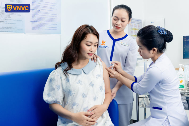 tiêm phòng cúm cho bà bầu