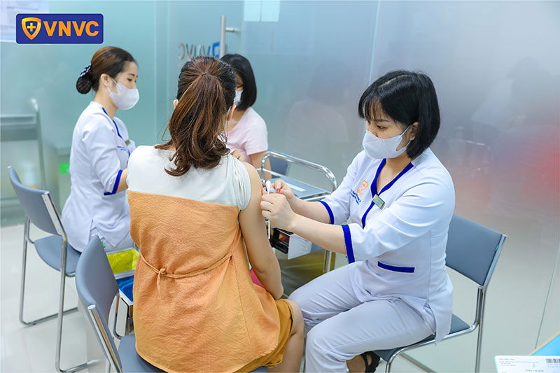 tiêm vắc xin cúm