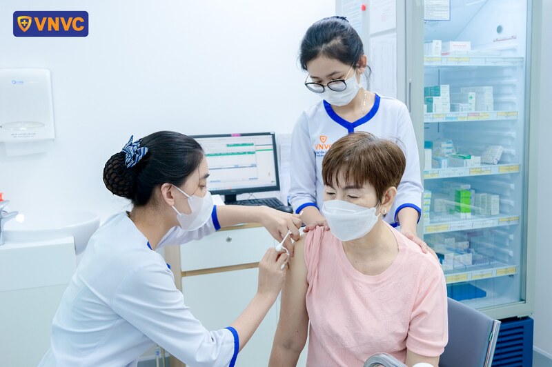 tiêm vắc xin cúm hàng năm