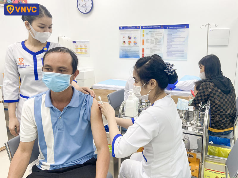 tiêm vắc xin ngừa zona