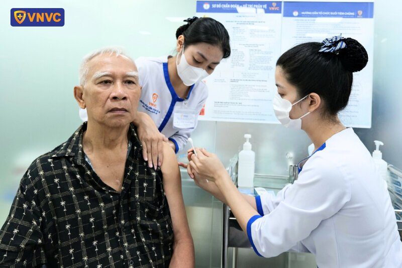 tiêm vắc xin phòng cúm hàng năm