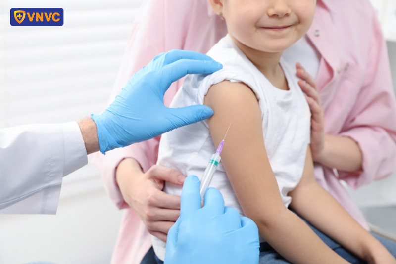 tiêm vắc xin phòng phế cầu cho trẻ