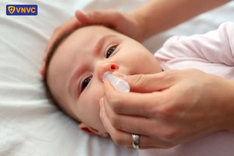 vệ sinh mũi cho trẻ bị cúm