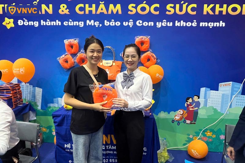 vnvc tặng quà cho khách hàng