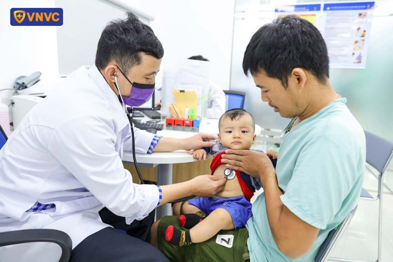 khám sàng lọc cho trẻ trước tiêm phế cầu