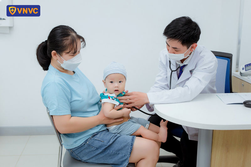 khám sàng lọc trước khi tiêm